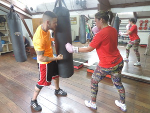 Professor de boxe Bruno Nuno e aluna Cláudia Oliveira
